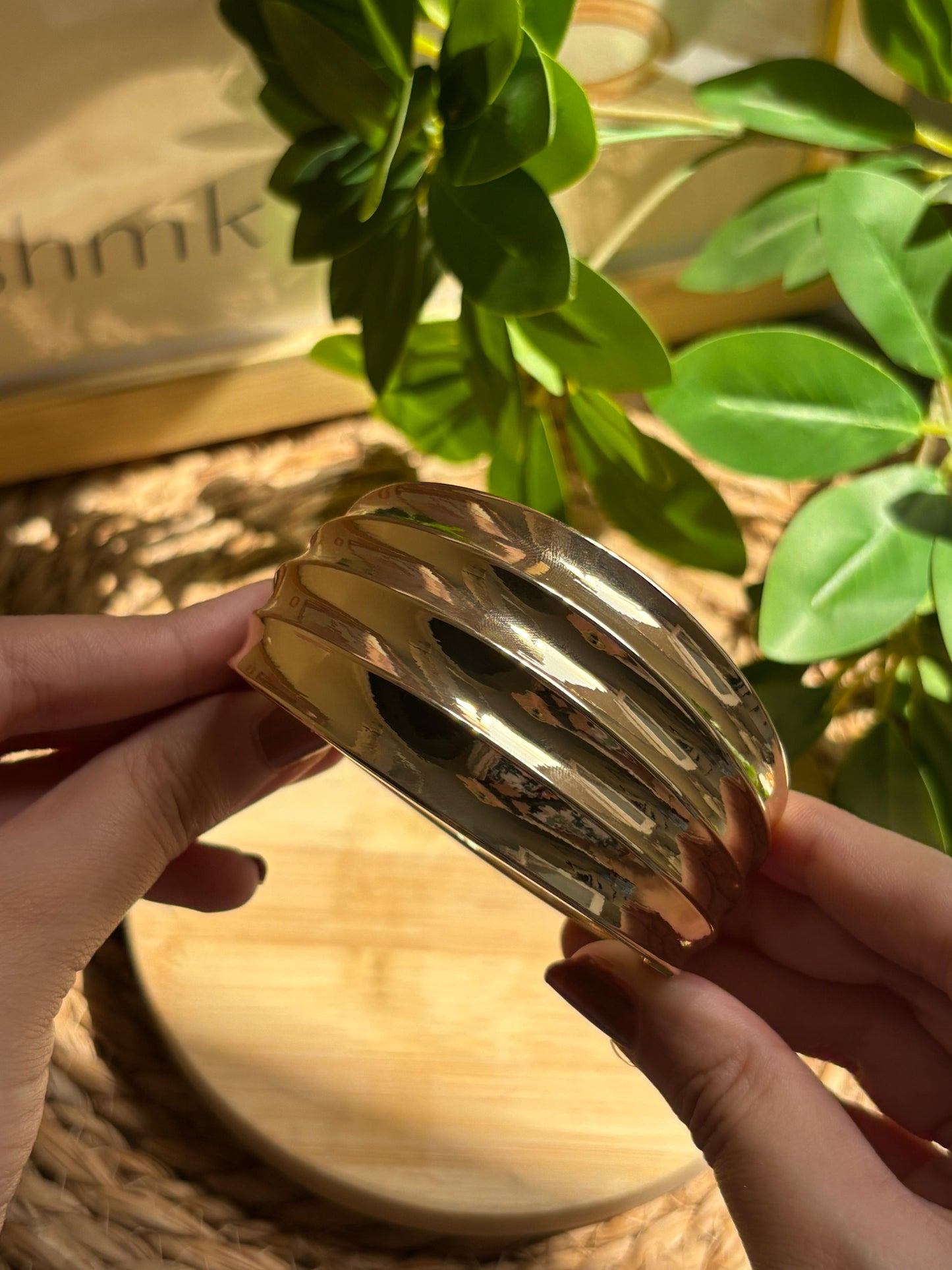 Wave bangle