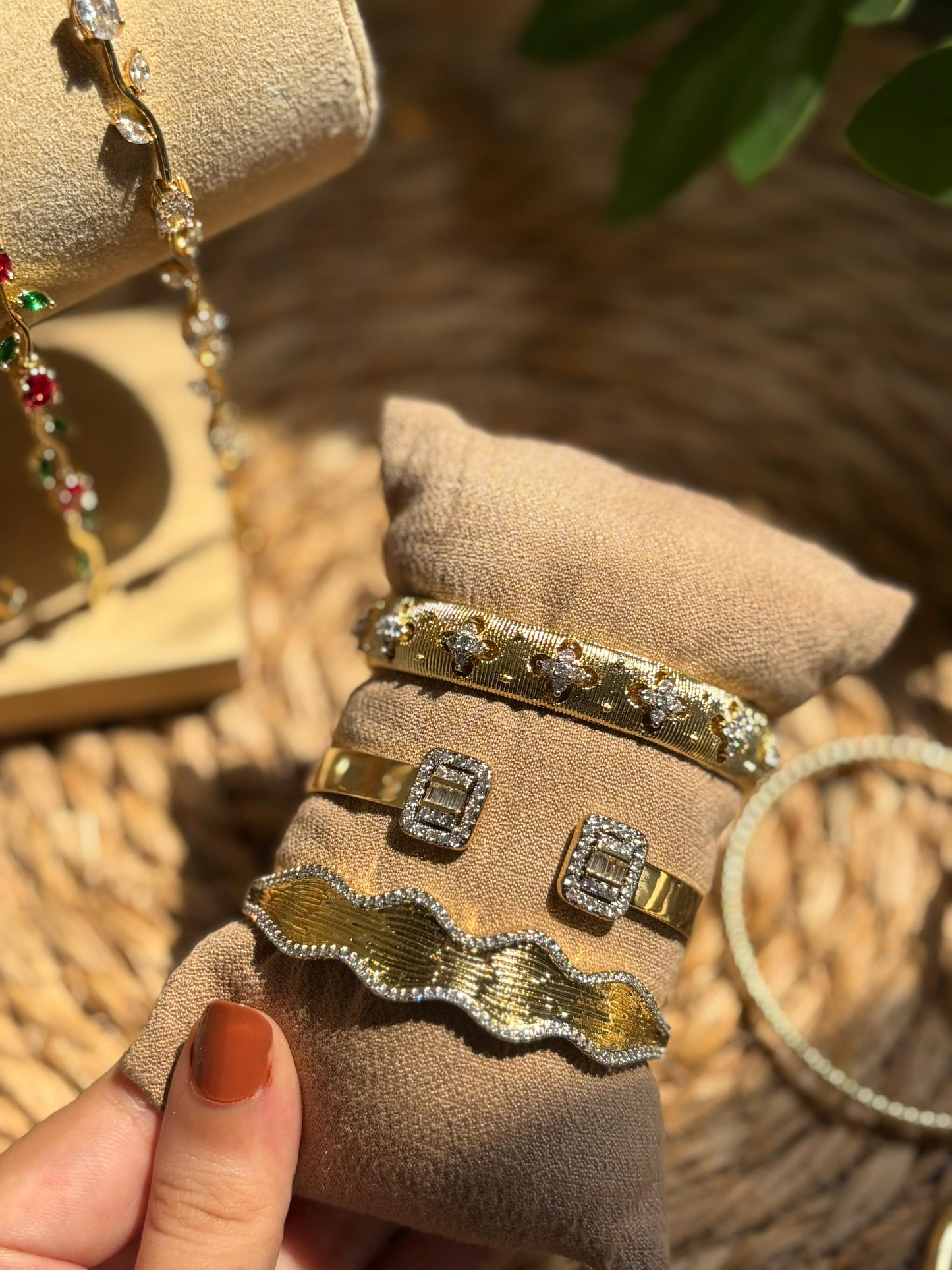 Wavy bangle