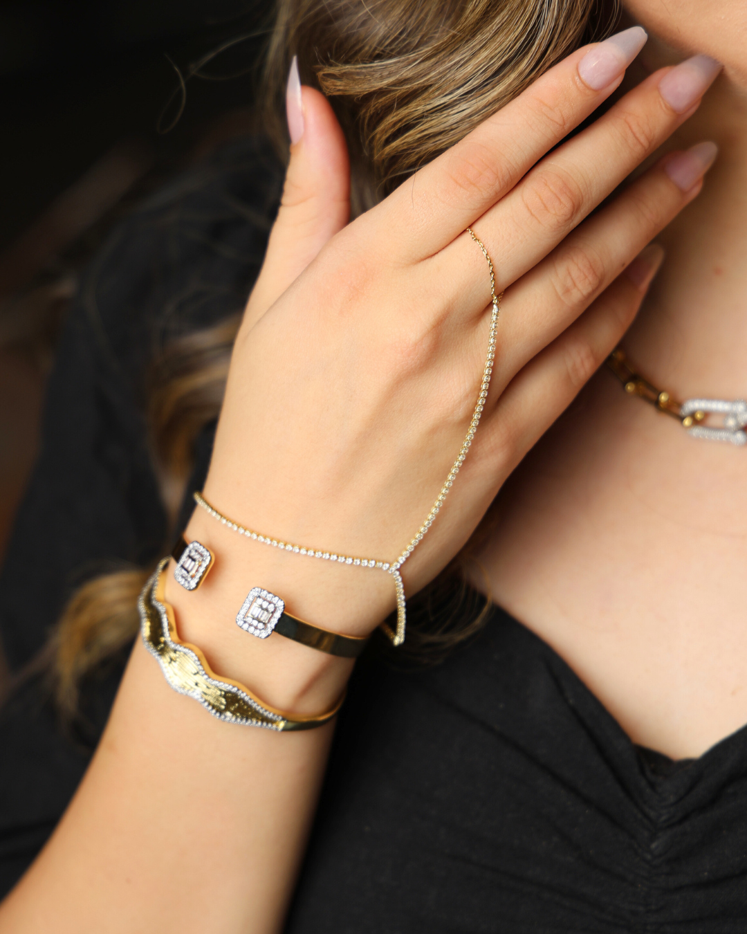 Minimalist hand chain