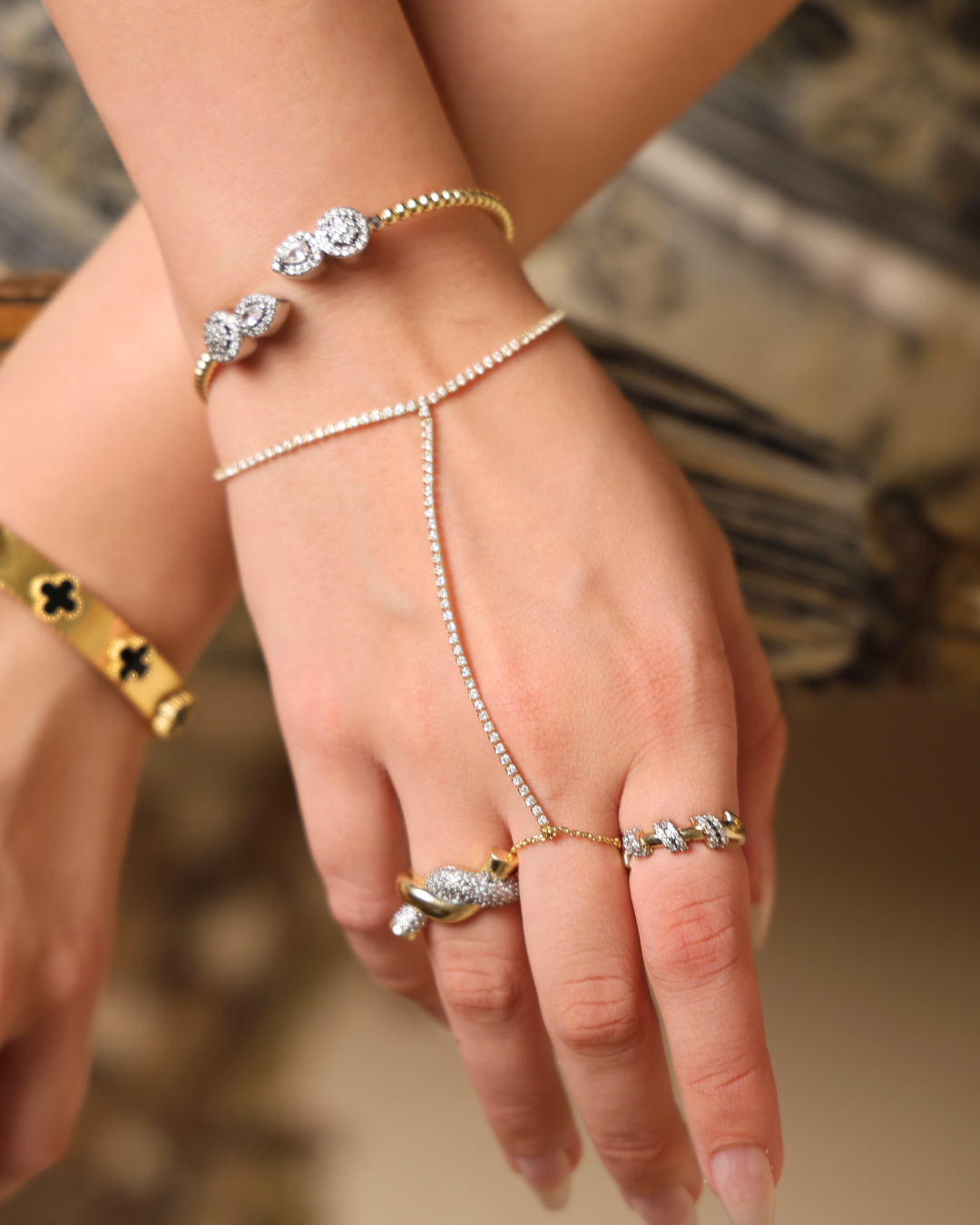 Minimalist hand chain