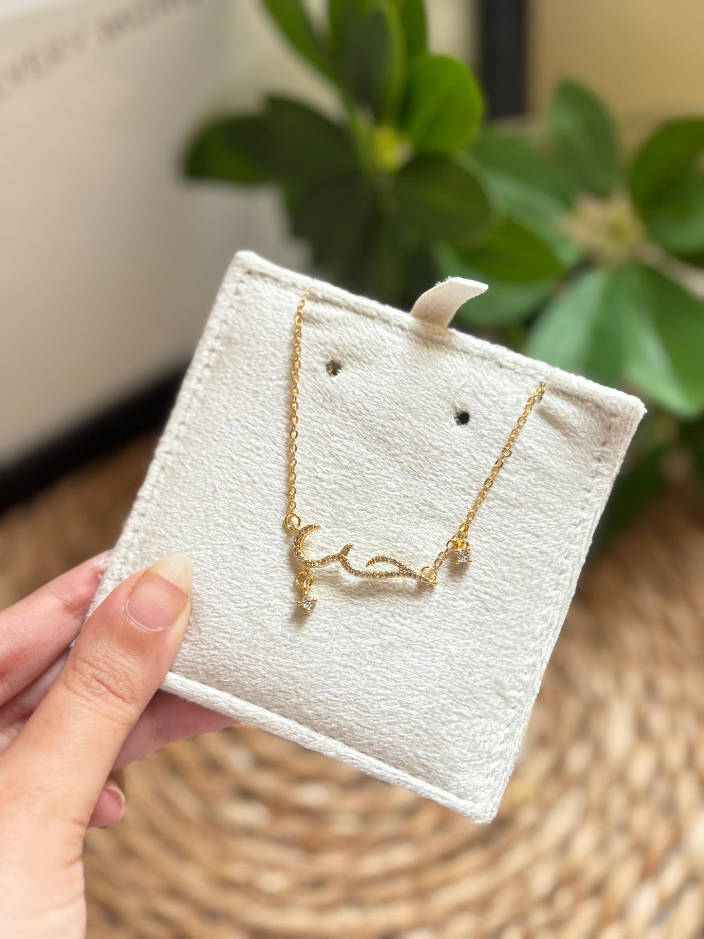 حُب necklace
