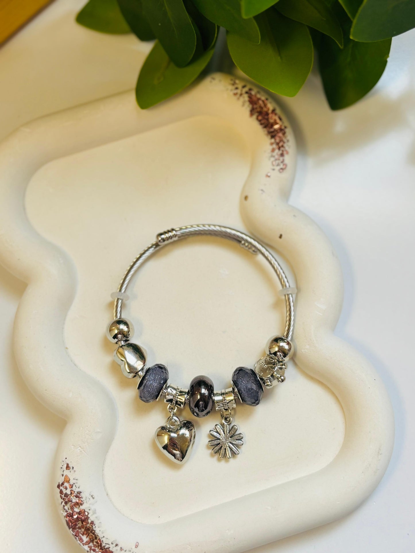 Black heart bangle