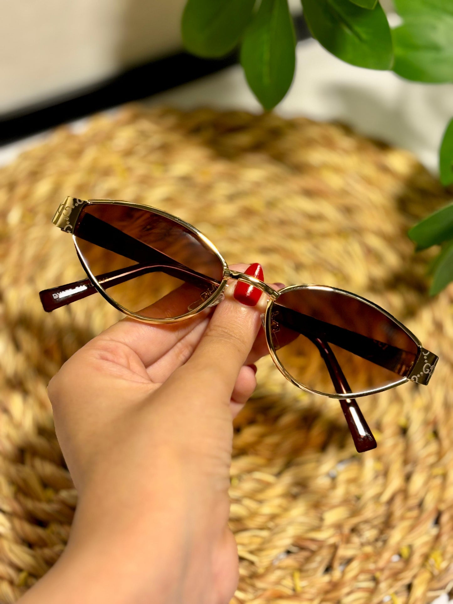 Retro oval sunglasses