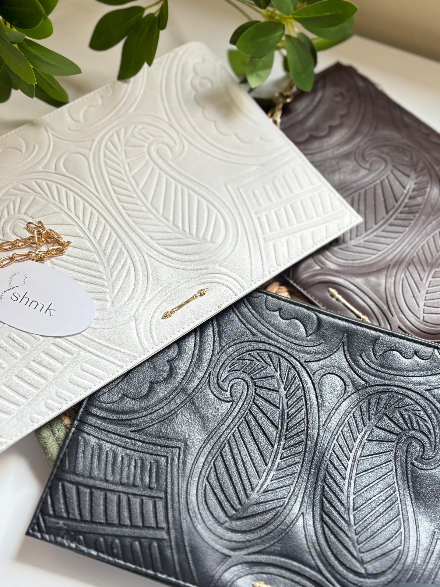 Arabesque clutch