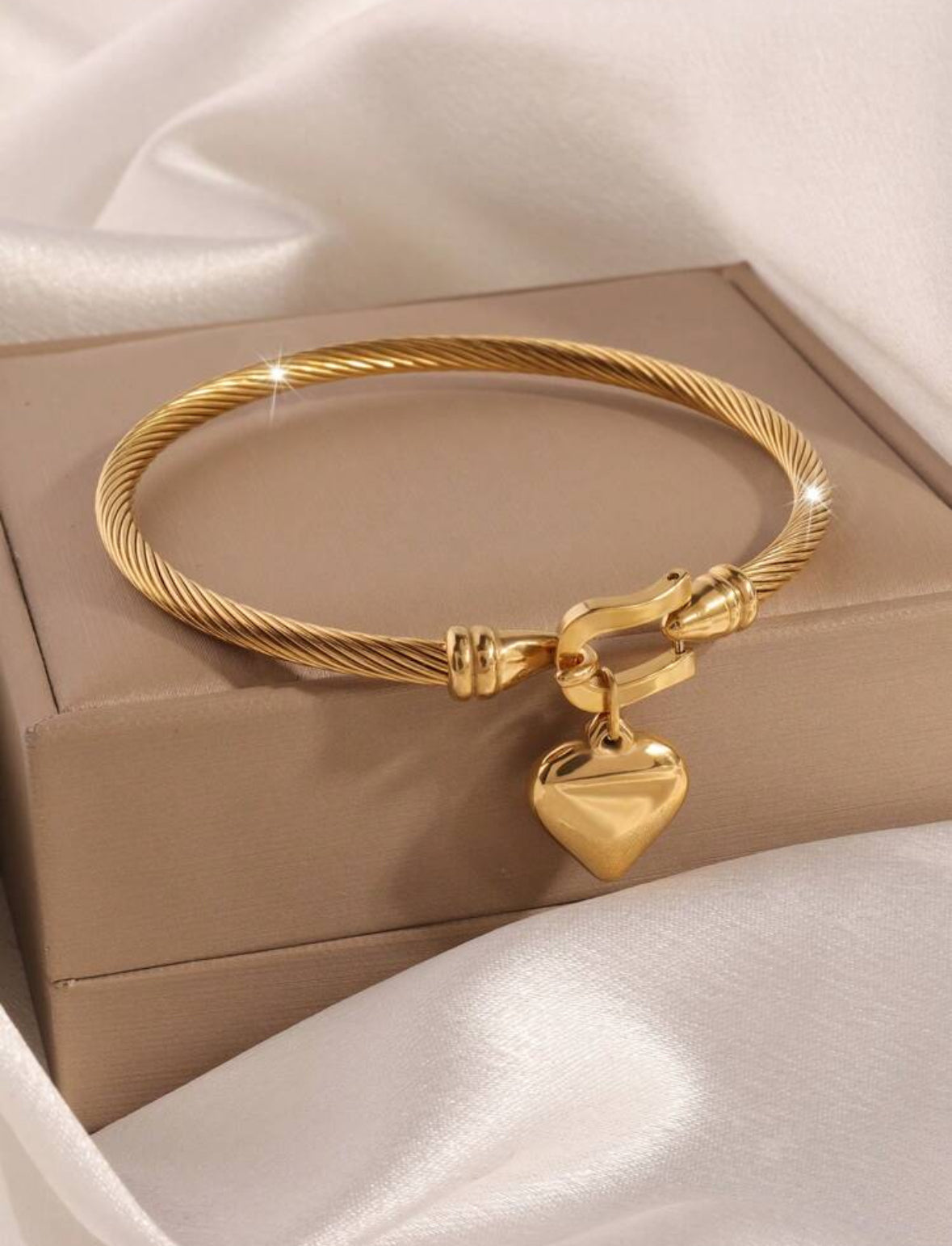 Simple heart bangle