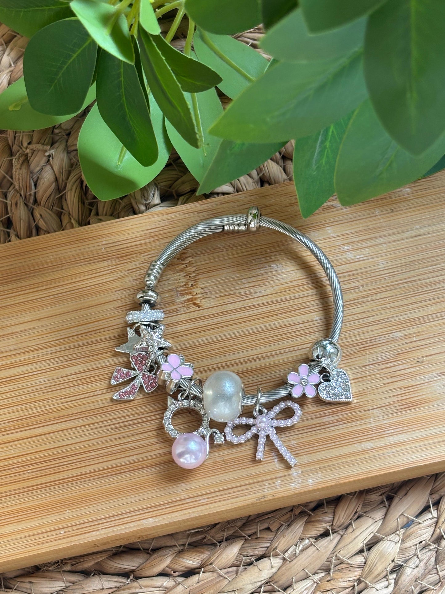 Bow bangle