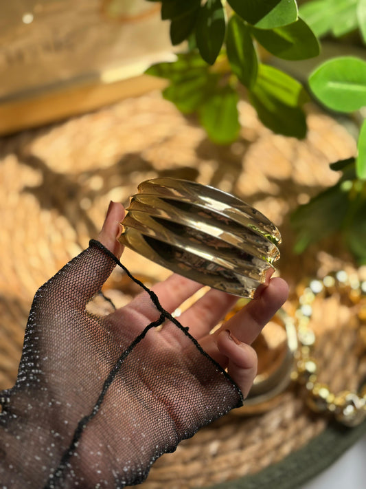 Wave bangle