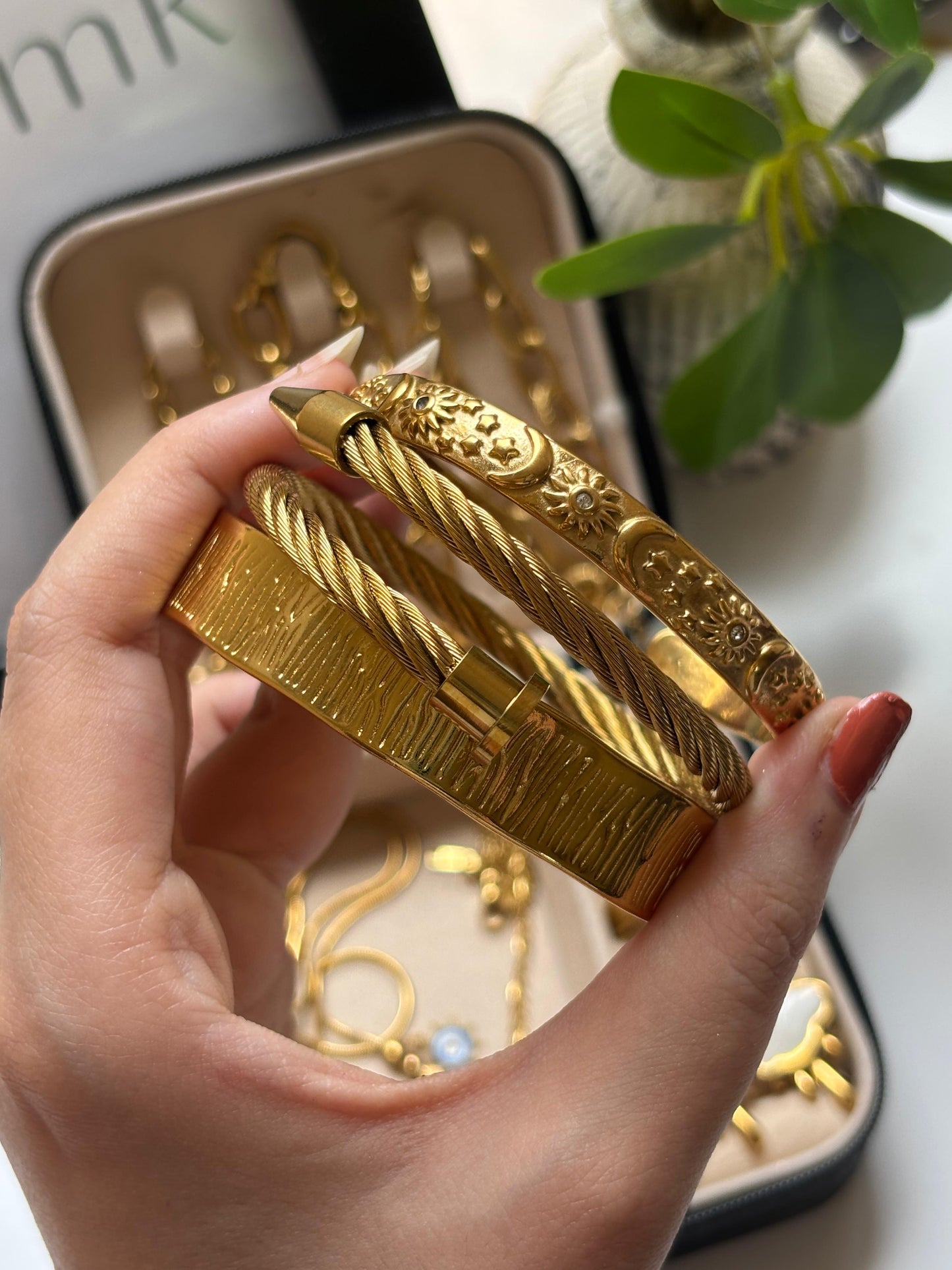 Twist Luxe Bangle