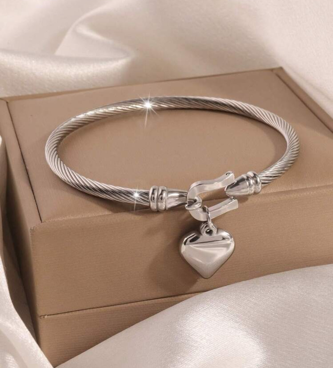 Simple heart bangle