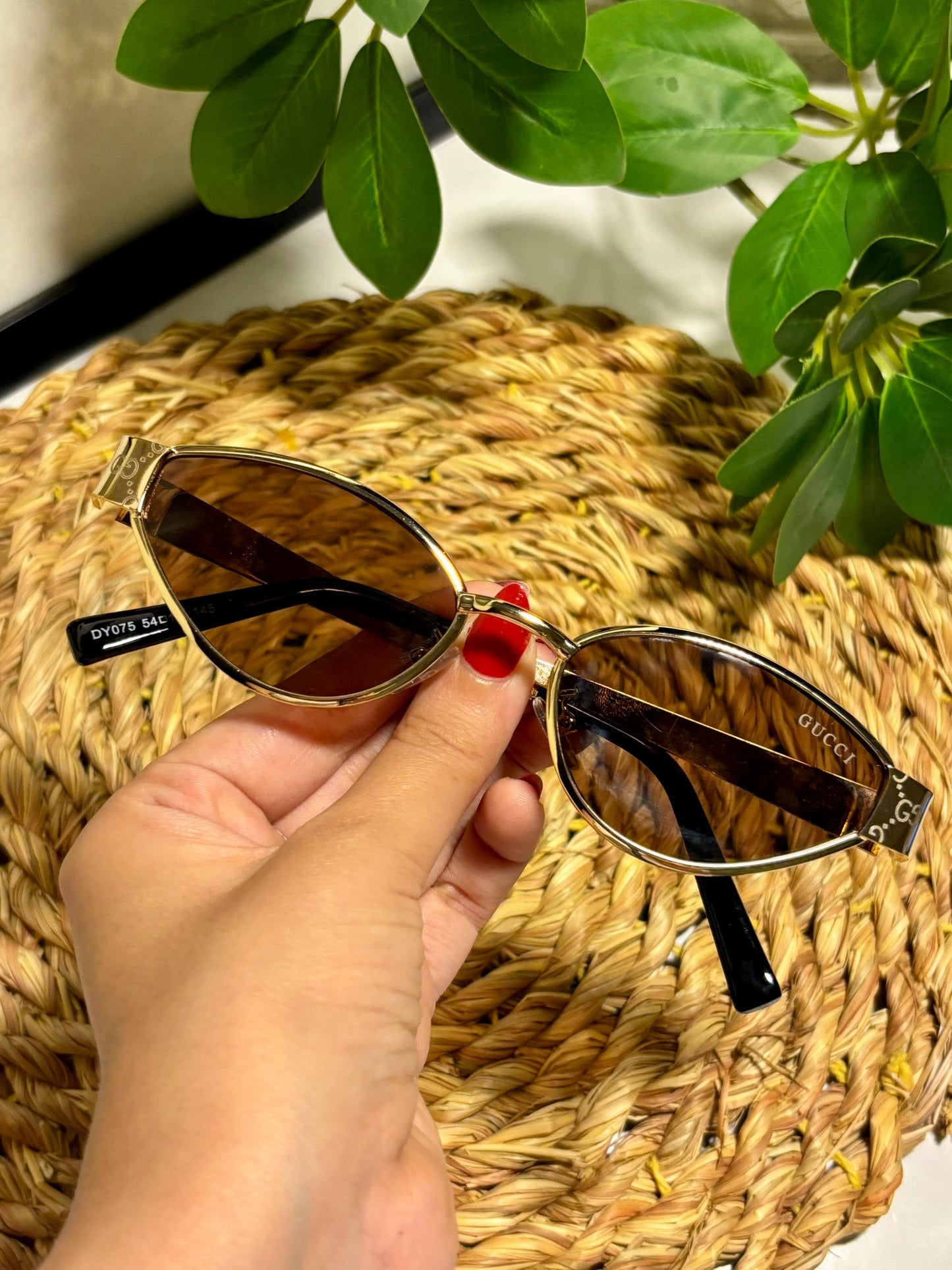 Retro oval sunglasses