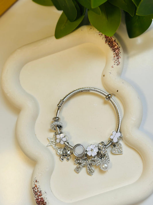 Zircon bow bangle