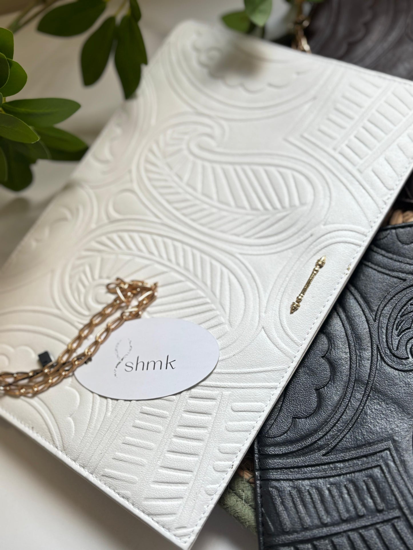 Arabesque clutch