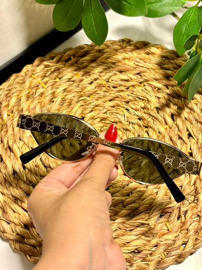 Retro oval sunglasses