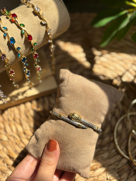 Snake motif bangle