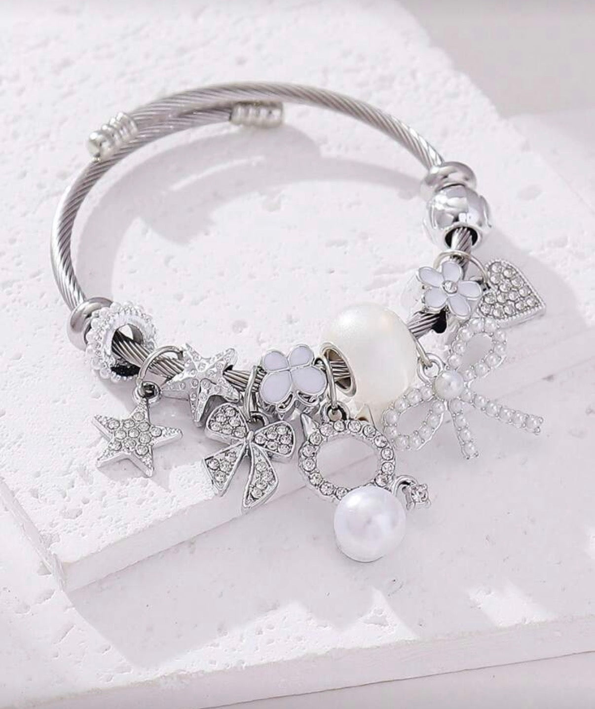Bow bangle